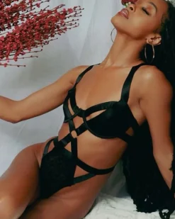 Bondage Body Monja
