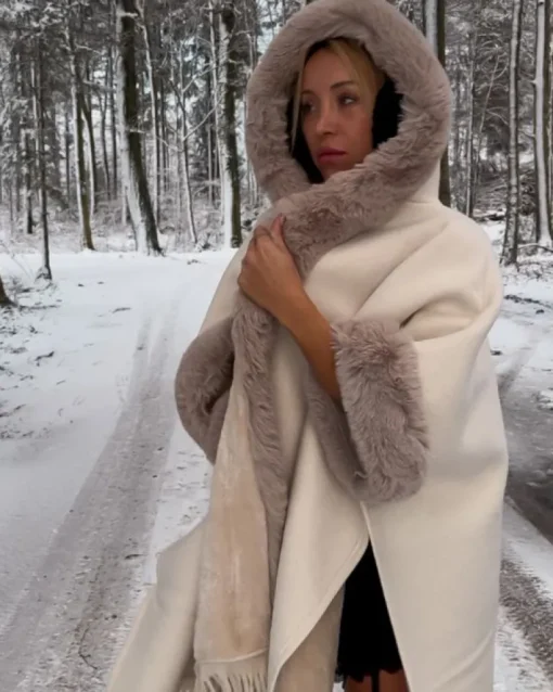 Kapuzen Cape Sedrun