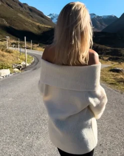 Langer Schulterfreier Pullover Meribel