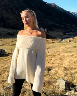 Langer Schulterfreier Pullover Meribel