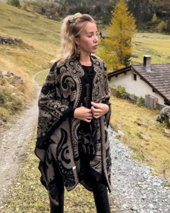 Poncho Capes Jelena
