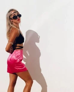 Rock Pinky Shine