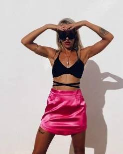 Rock Pinky Shine