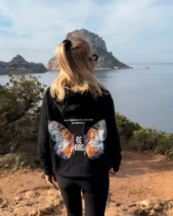 Schwarzer Hoodie Pullover Be Kind | Butterfly