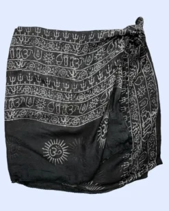 Schwarzes Pareo Om Mantra Tuch