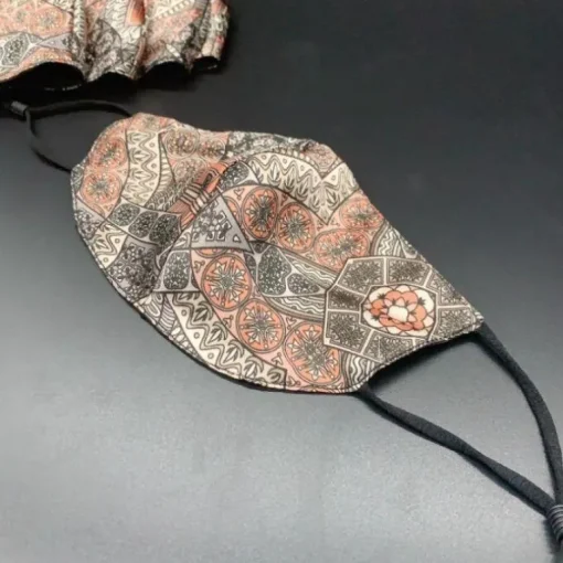 Seidenmasken La Historia