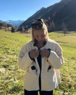 Stillvolle Kuschel Jacke Minka